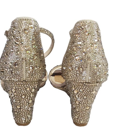 Betsey Johnson - Picture 4 of 9